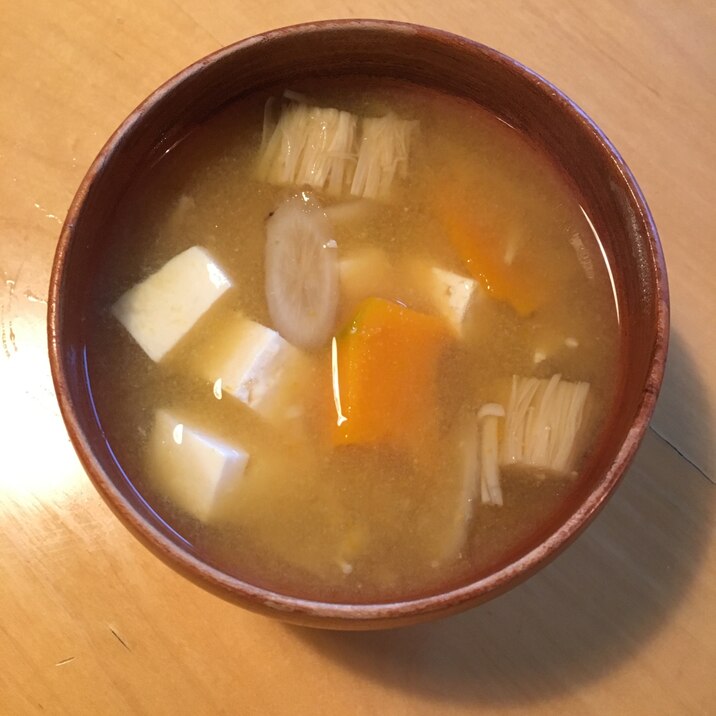 ゴボウかぼちゃエノキと豆腐の味噌汁